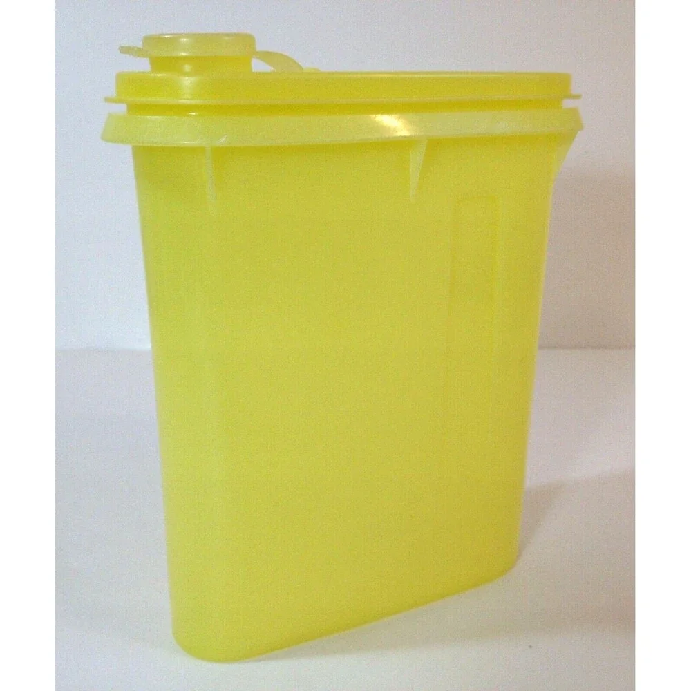 Vintage Tupperware 792-10 Yellow Store & Pour 1qt Beverage Buddy Pitcher w/Lid